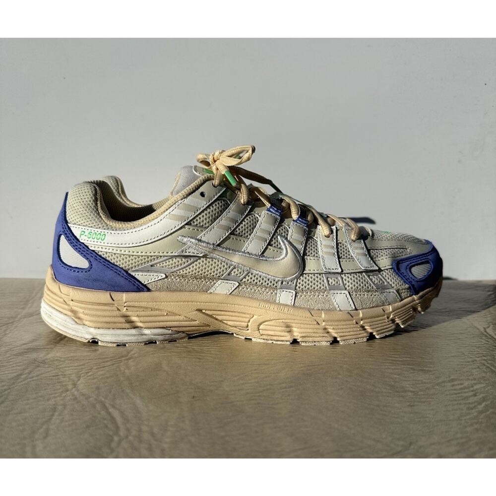 Nike Athletic Shoes in Cream and Blue